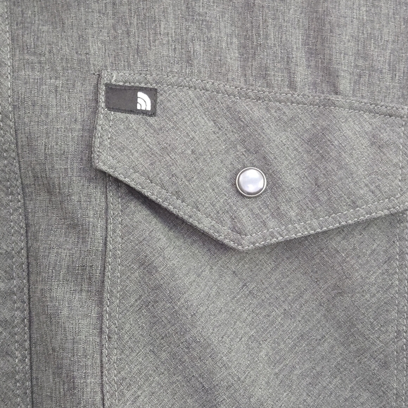 The North Face Men's Grey Button-Up Large Shirt - Picture 5 of 12